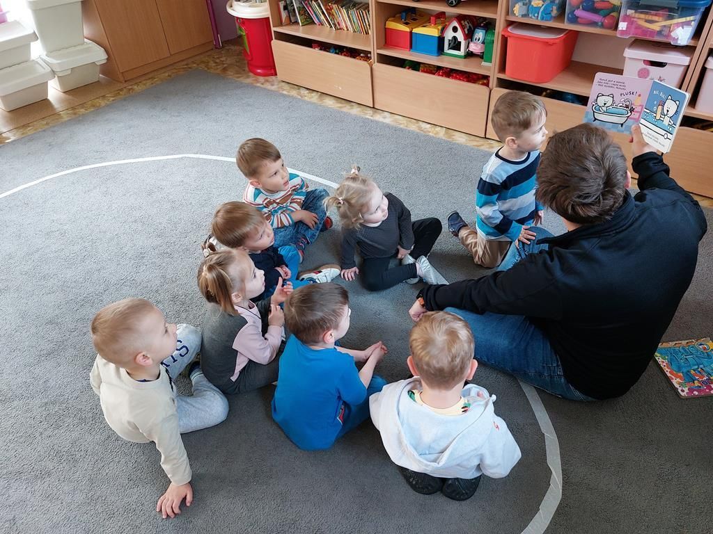 Tata Piotrka czyta (3)