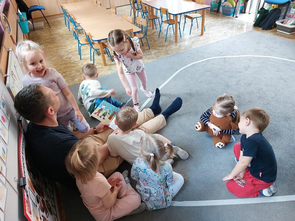 tata Emilki czyta  (12)