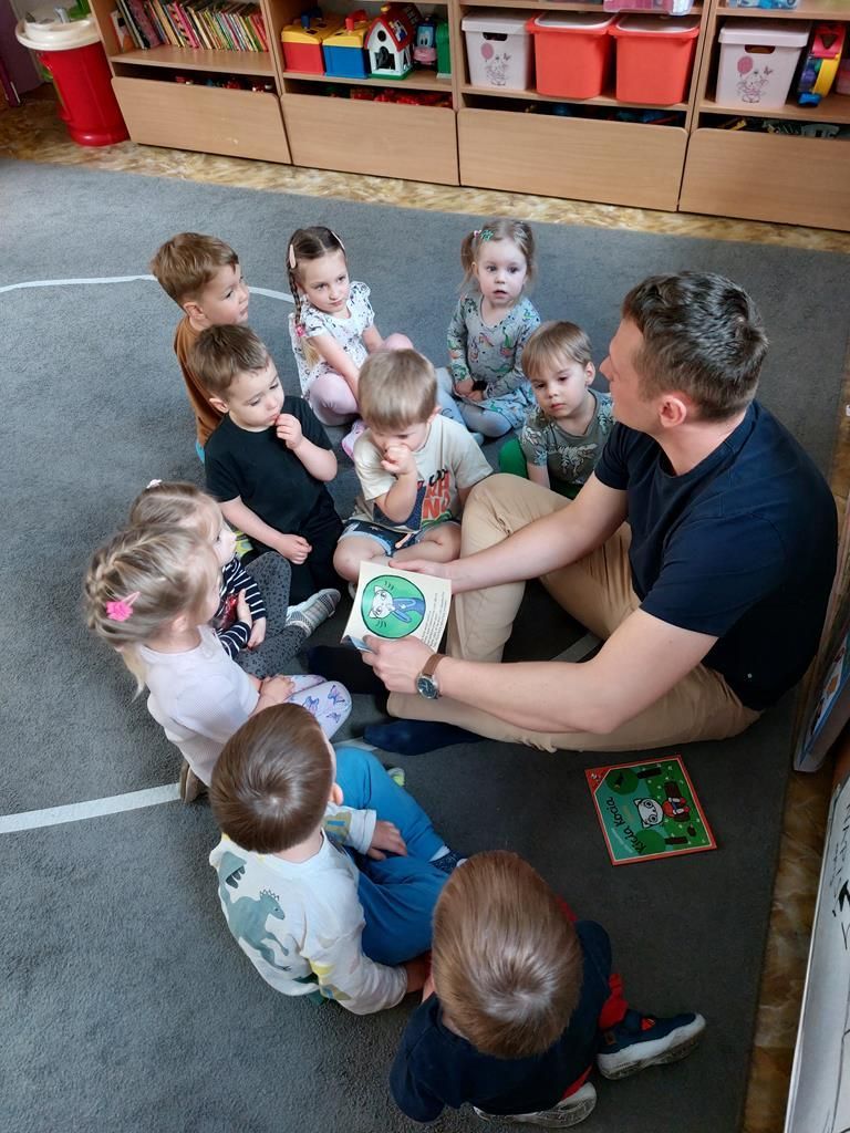 tata Emilki czyta  (4)